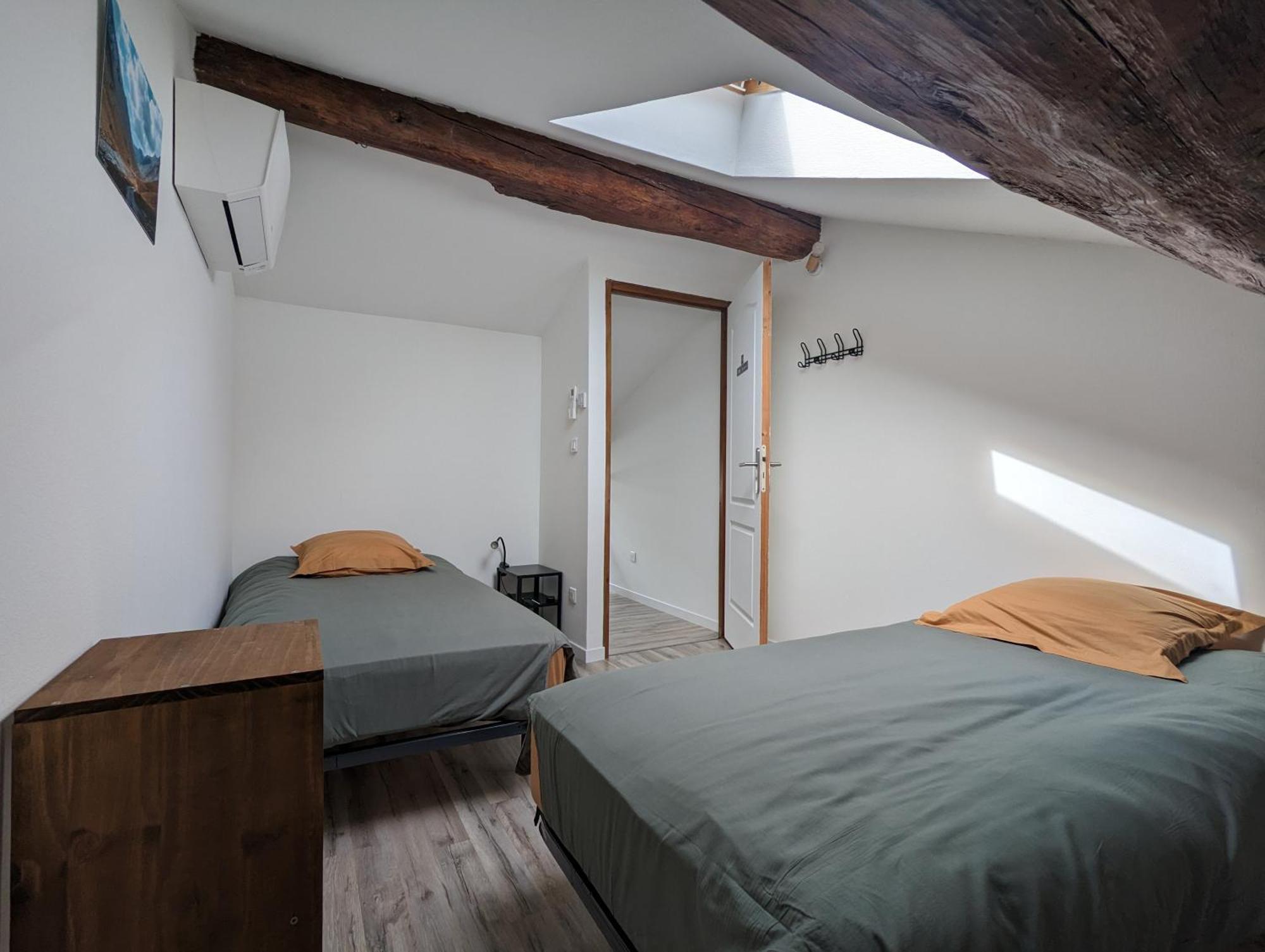 Le Cinoche, Cocon Sous Les Toits Apartment Pont-de-Vaux Exterior foto